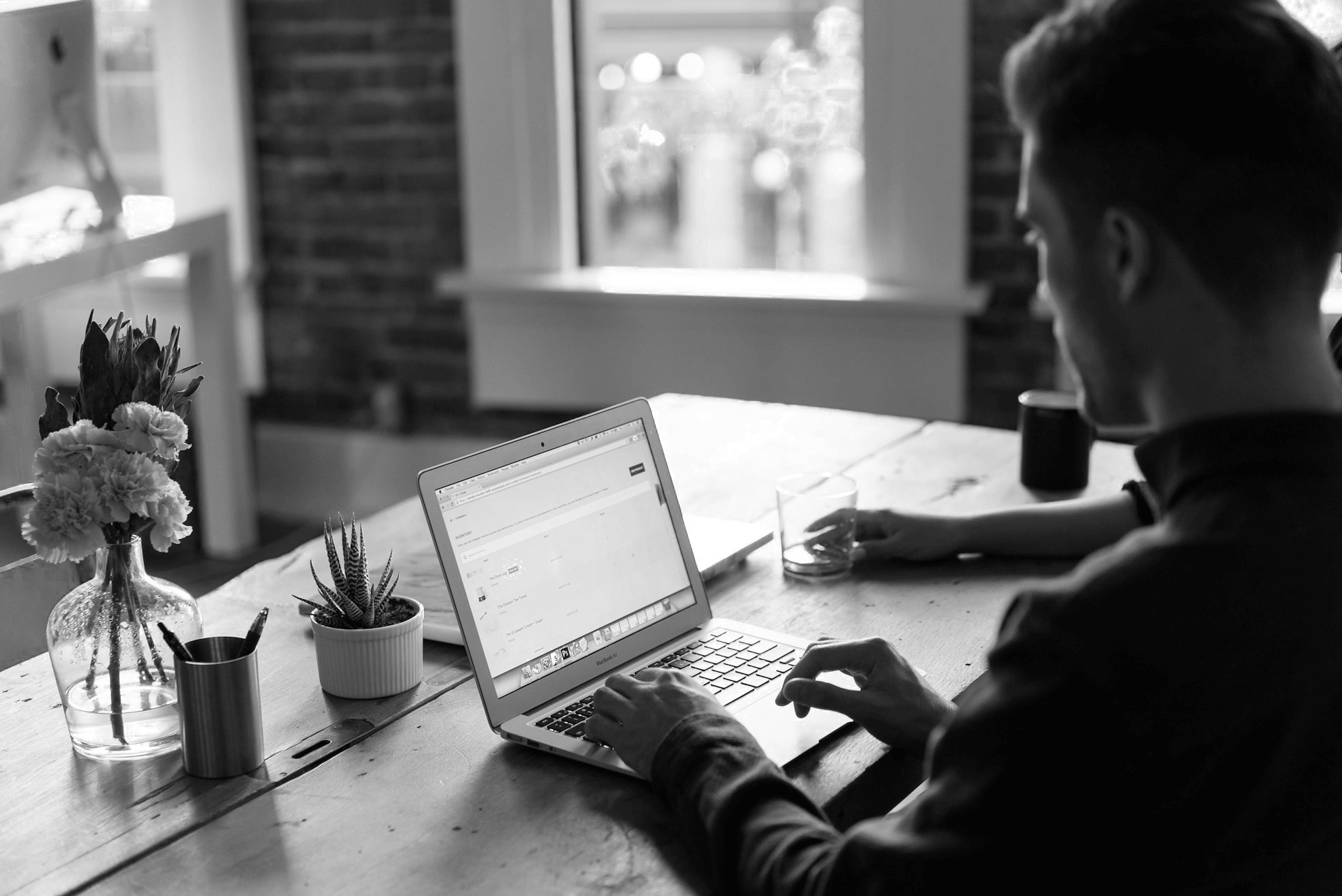 bench accounting C3V88BOoRoM unsplash 1